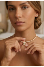 Zarif Işıltı Detaylı Taşlı Yonca Paslanmaz Çelik Kolye - Görsel 2