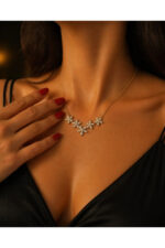 Işıltılı Çiçek Kolye Zarif Taşlı Paslanmaz Çelik - Görsel 3