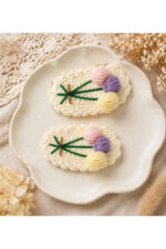 %100 Pamuk El Yapımı Örgü 2'li Çiçek Çıtçıt Toka – Bebek & Kız Çocuk Saç Aksesuarı - Görsel 2