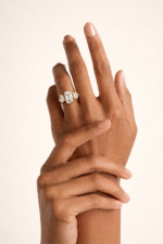 Üç Taş Detaylı Dikdörtgen Kesim Zarif Yüzük