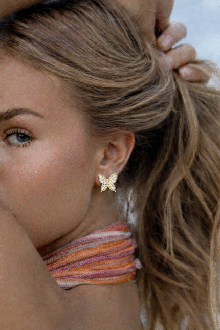 Kelebek Figürlü Taşlı Küpe