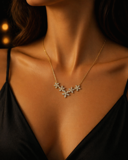 Noirlin Jewelery Işıltılı Çiçek Kolye Zarif Taşlı Paslanmaz Çelik